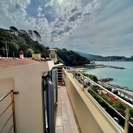アパート Guesthost - La Terrazza Di Shelley Panoramic Flat レーリチ